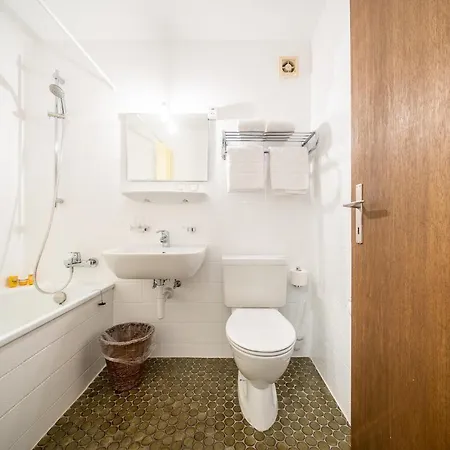 9303 Gemuetliches, Zweckmaessig Eingerichtetes Mit Balkon Und Golfplatzblick Lägenhet Vulpera